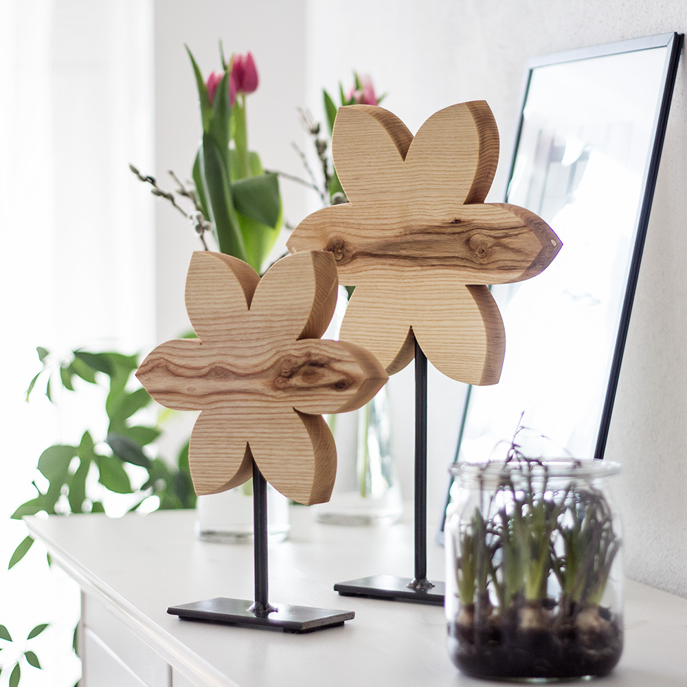 Holzblume auf Metallfuss – Bild 3