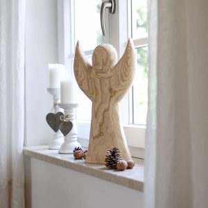 Geschnitzter Engel modern